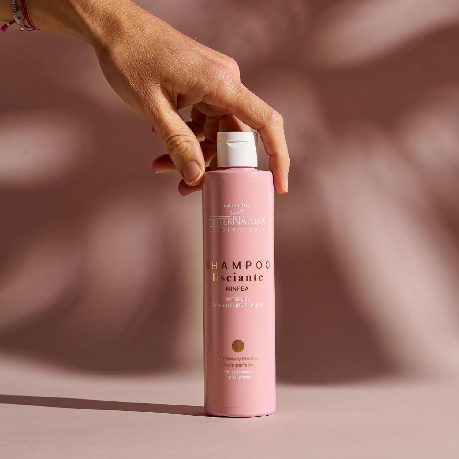 Maternatura, Smoothing Shampoo for Straight Hair with Water Lily, Anti-Frizz Effect and Long-Lasting Straight Hair, Organic Beauty Routine for Perfect Smoothness, 8.45 Fl.oz