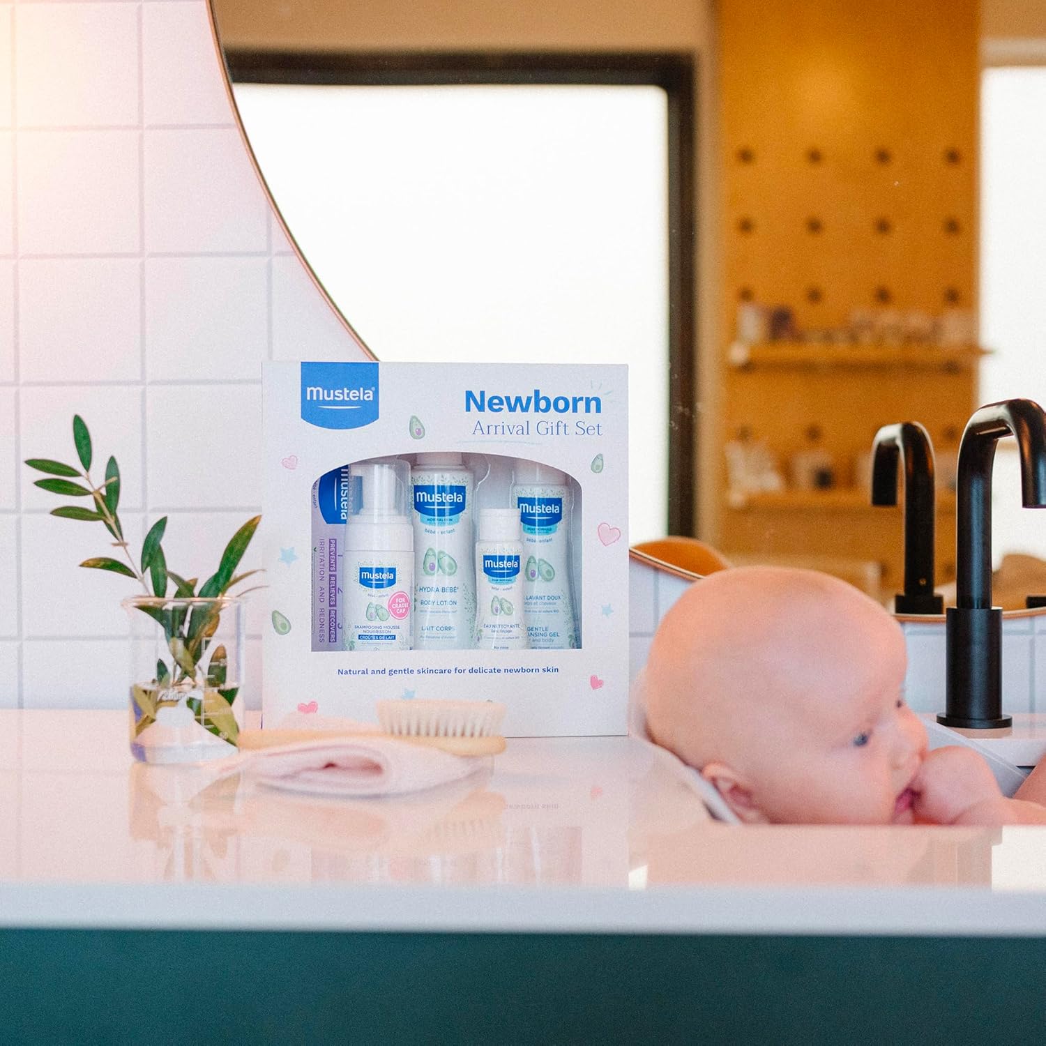 Mustela Newborn Arrival Gift Set - Baby Skincare & Bath Time Essential- 5 Items Set